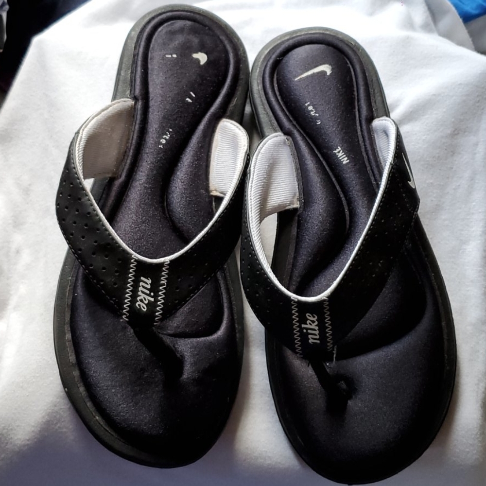 Nike comfortable sandals